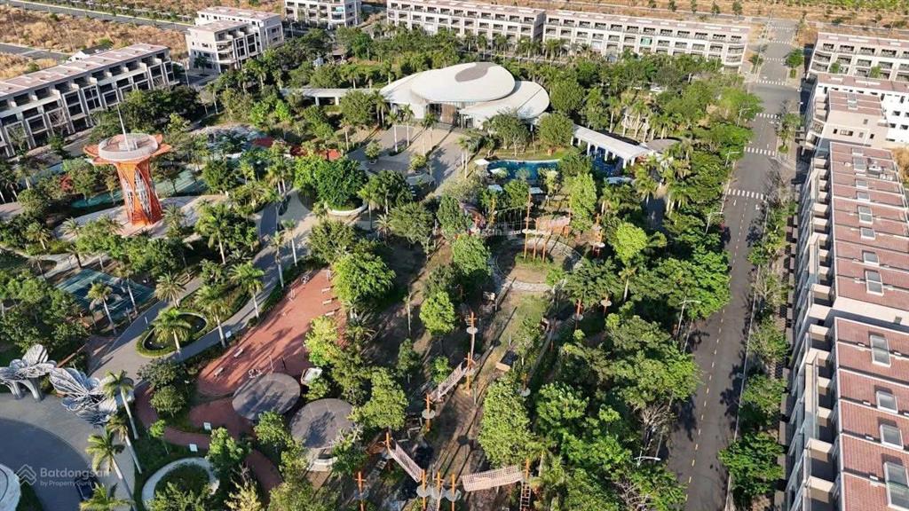 Con đi du học bán gấp lô 100m2giá chỉ 2tỷ sổ sẵn  100% thổ cưđối diện công viên dân đông