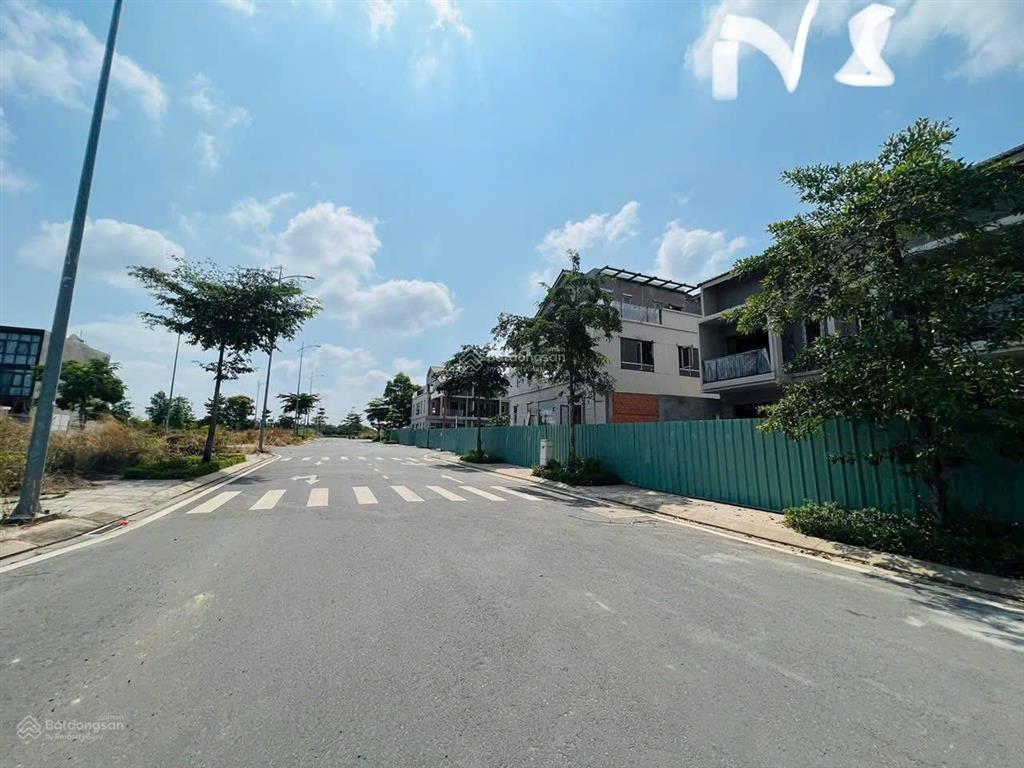 Con đi du học bán gấp lô 100m2giá chỉ 2tỷ sổ sẵn  100% thổ cưđối diện công viên dân đông