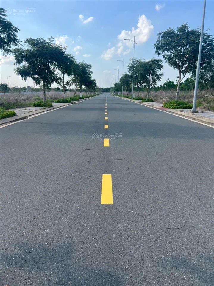 Con đi du học bán gấp lô 100m2giá chỉ 2tỷ sổ sẵn  100% thổ cưđối diện công viên dân đông