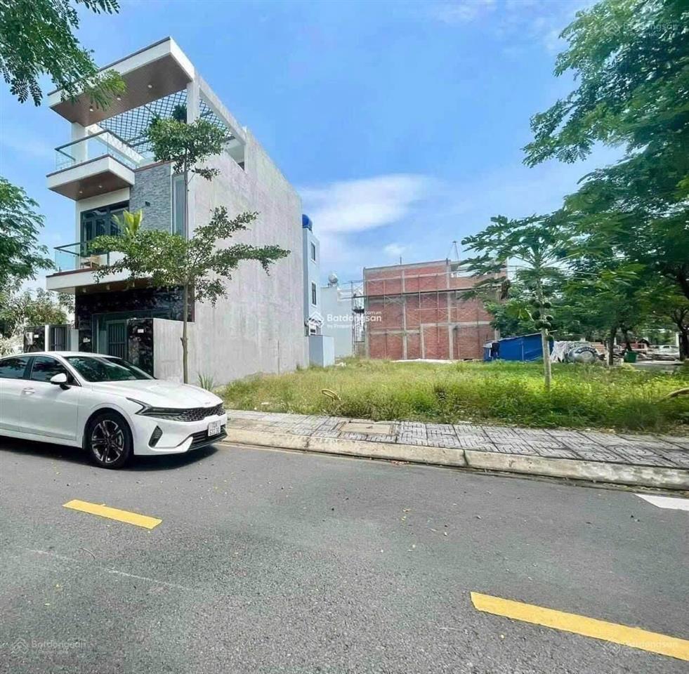 Tôi định cư nước ngoài bán lô 95m²giá chỉ 2tỷ39, đối diện trường họccó sổ