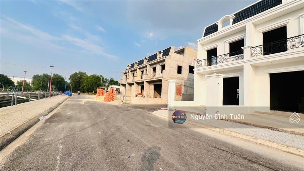 Tầm 850 triệu, nhiều lô thì rẻ nhưng xa chợ hoặc chưa full thổ lô này khác ở chỗ đó
