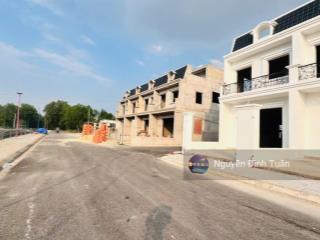 Tầm 850 triệu, nhiều lô thì rẻ nhưng xa chợ hoặc chưa full thổ  lô này khác ở chỗ đó