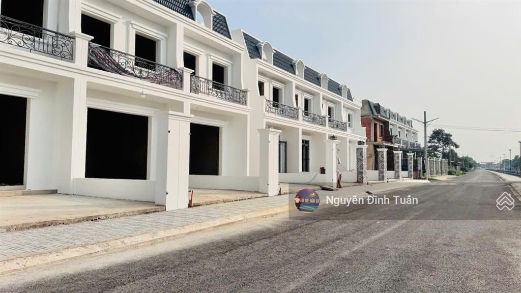 Tầm 850 triệu, nhiều lô thì rẻ nhưng xa chợ hoặc chưa full thổ lô này khác ở chỗ đó