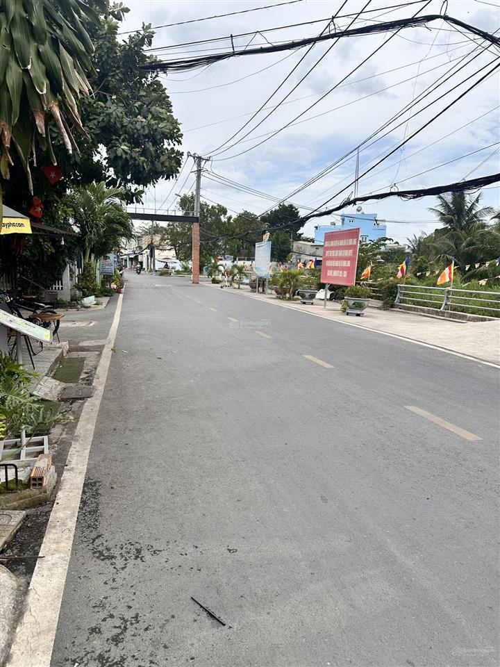 Nhà mặt tiền hưng long, quy đức, đường 8m, ngang 4,2m dài 32m, shr, giá 6tỷ2 còn tl.