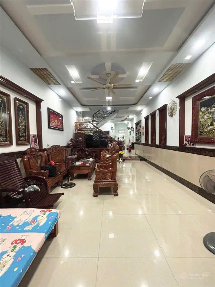 Trung tâm q.12 tổng dt 153m 3 tầng gara oto giá yêu thương