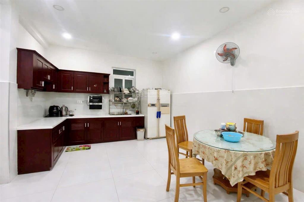 Gia đình đông người đừng bỏ lỡ căn này!
nhà rộng, ngang lớn, công năng đầy đủ, hiếm có