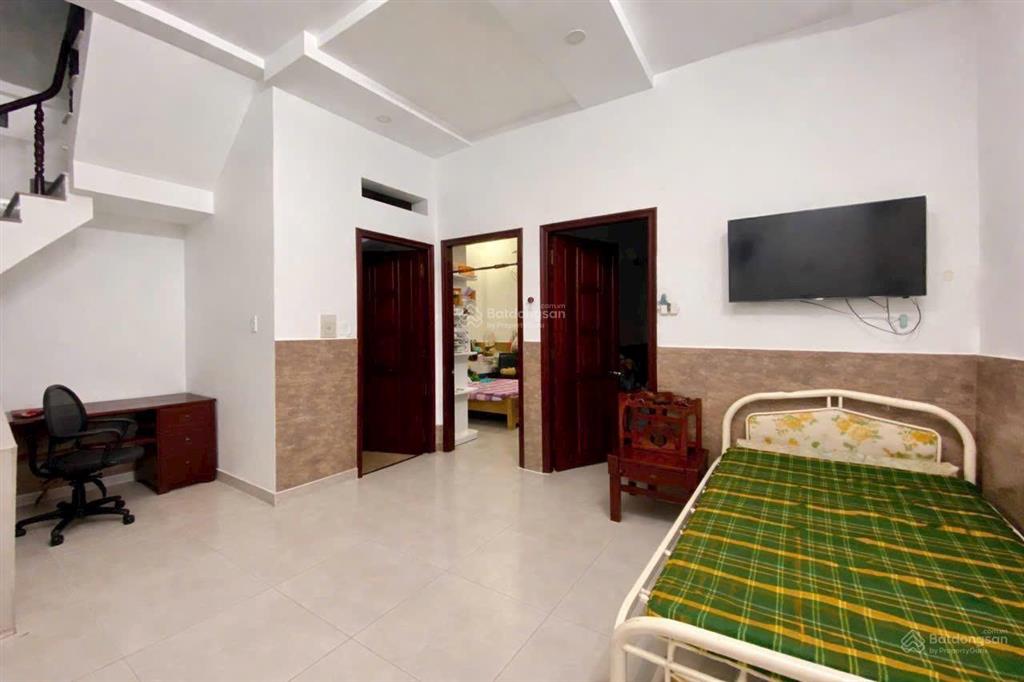 Gia đình đông người đừng bỏ lỡ căn này!
nhà rộng, ngang lớn, công năng đầy đủ, hiếm có