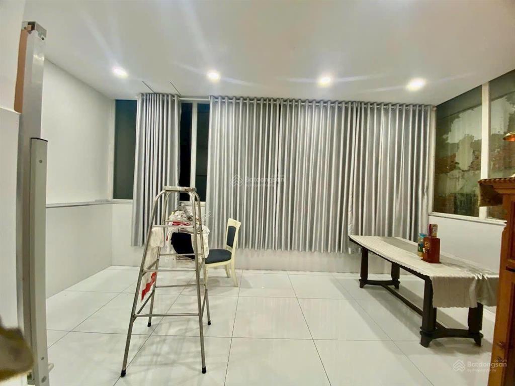 Gia đình đông người đừng bỏ lỡ căn này!
nhà rộng, ngang lớn, công năng đầy đủ, hiếm có