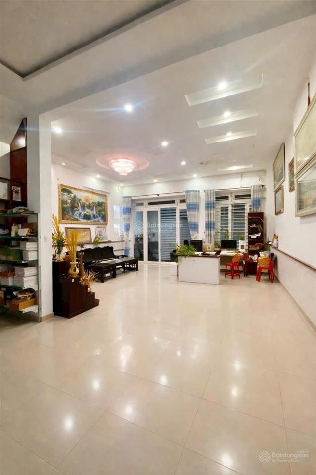 Gia đình đông người đừng bỏ lỡ căn này!
nhà rộng, ngang lớn, công năng đầy đủ, hiếm có