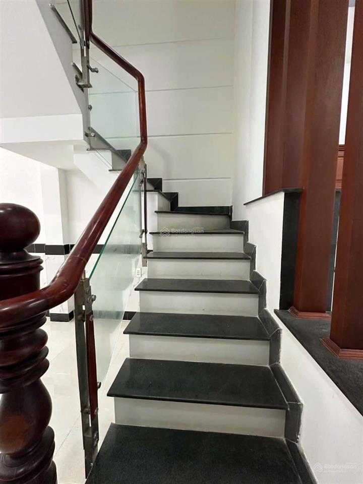 Nhà 4pn  xe hơi đỗ cửa  giá chỉ nhỉnh 4 tỷ
