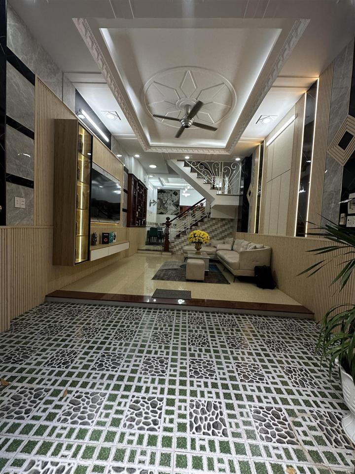 Chỉ vào ở thôi ko cần sắm sửa gì thêm  nhà đẹp khu đồng bộ dân trí cao hxh thông