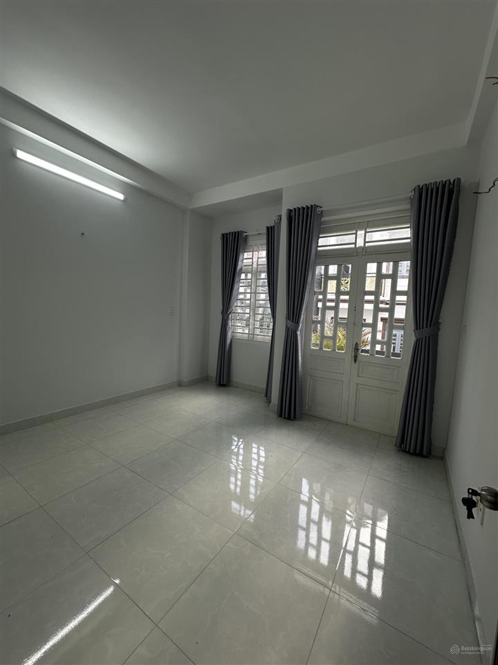 Chỉ vào ở thôi ko cần sắm sửa gì thêm  nhà đẹp khu đồng bộ dân trí cao hxh thông