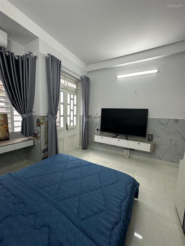 Chỉ vào ở thôi ko cần sắm sửa gì thêm  nhà đẹp khu đồng bộ dân trí cao hxh thông