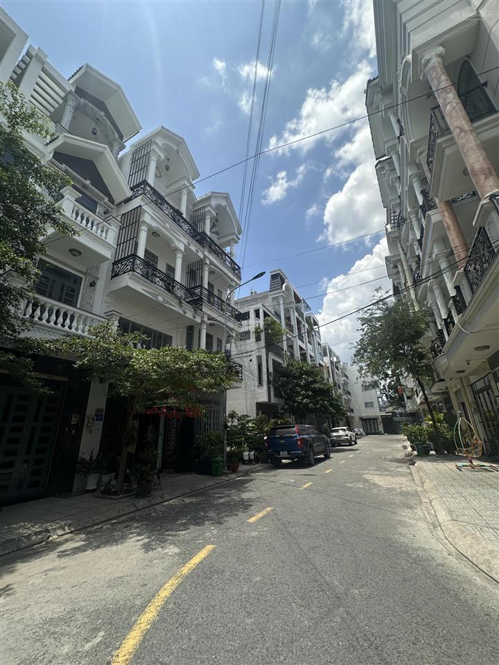 Chỉ nhỉnh 5t  nhà mái thái 4 tầng  khu phân lô  đường 8m  ngay lê văn khương