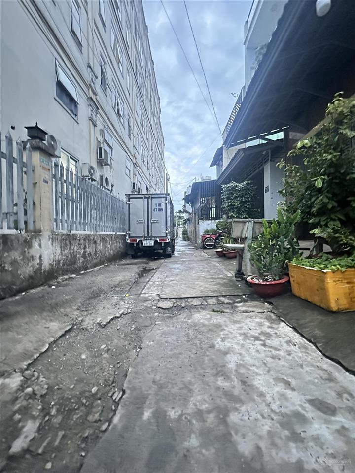 Chỉ 5.4 tỷ  ngay dht 05  3 tầng  4pn  hxh
