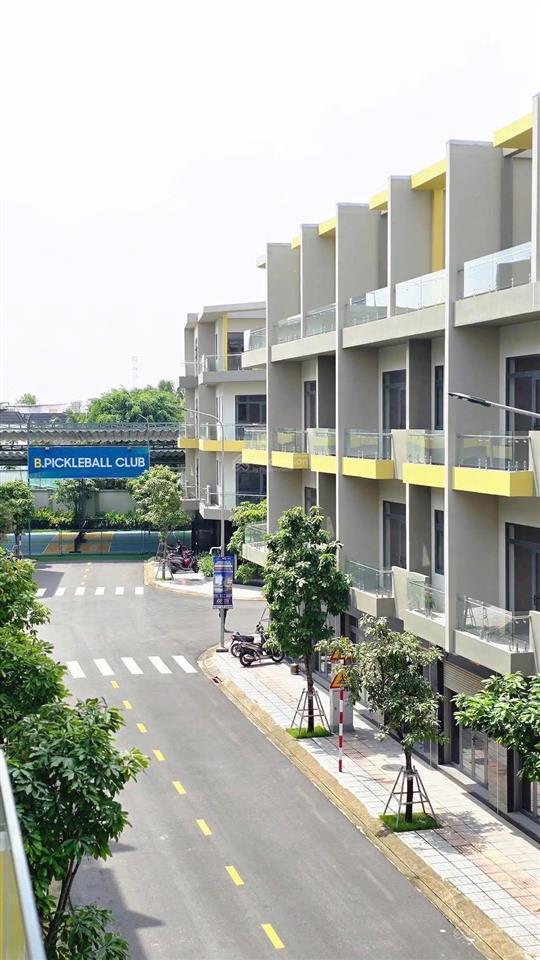 Chính chủ cần bán lại căn nhà phố trục đường chính d4 của dự án