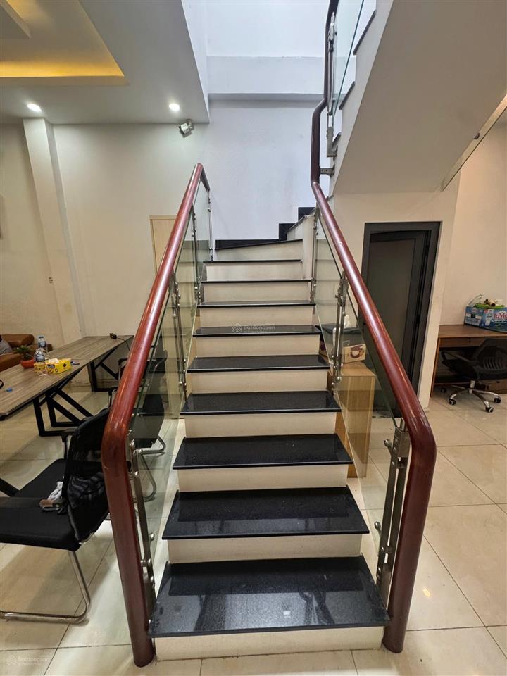 Căn hộ mặt phố kinh doanh sầm uất