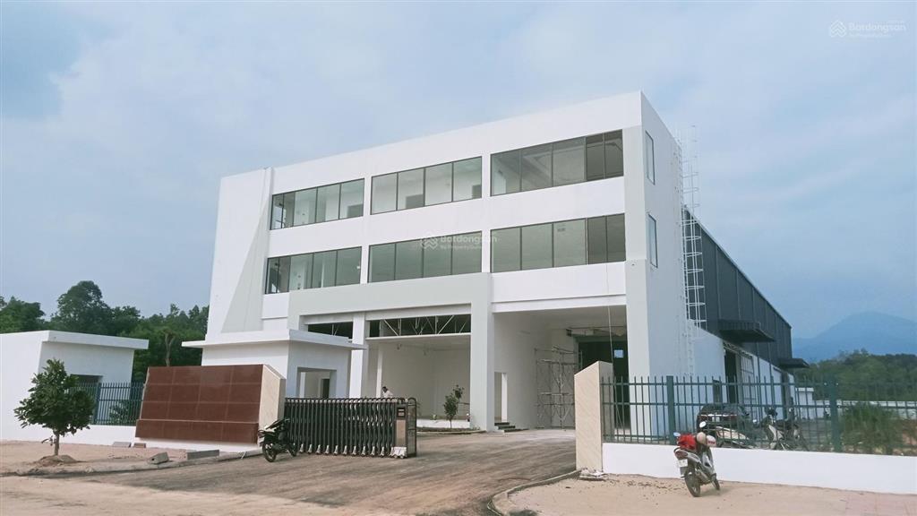 Cho thuê toàn bộ nhà máy xưởng 1400m2, nhà điều hành 3 tầng 180*3=540m2