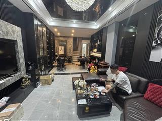 Hàng độc cạnh hoàng đạo thành  lô góc  40m*7tầng  thang máy kinh doanh