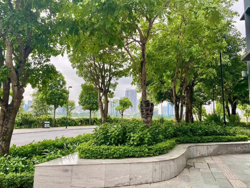 Chính chủ cần bán nhanh căn hộ 2n 2wc, 65m2, bc đông nam, tầng trung, 8,1 tỷ, tại vinhomes skylake