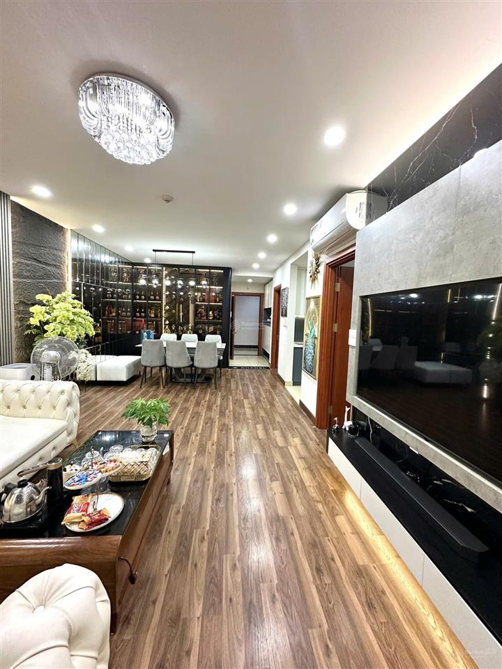 Bán căn hộ trục hiếm 2 ngủ 2wc, 86 m2, full đồ, hướng mát, giá tốt tại goldmark city.