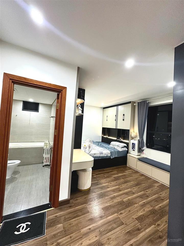 Bán căn hộ trục hiếm 2 ngủ 2wc, 86 m2, full đồ, hướng mát, giá tốt tại goldmark city.