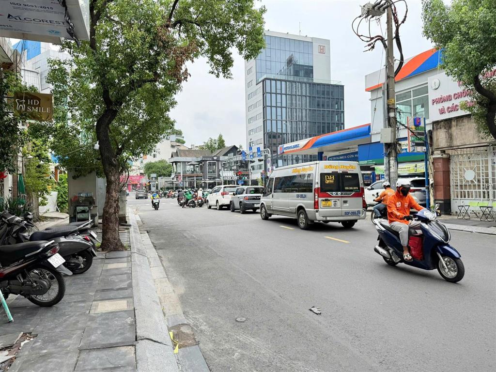 Bán siêu phẩm vị trí vàng góc 2 mặt tiền nguyễn văn trỗi, phú nhuận  12x20m  giá 230 tỷ tl