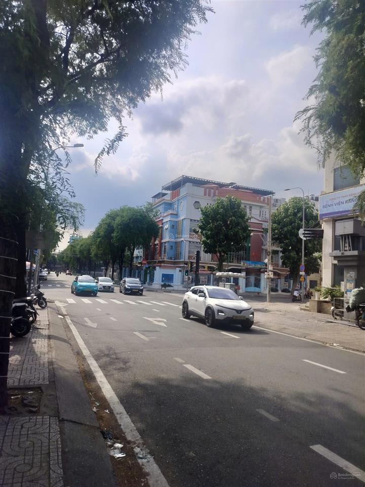 Cho thuê tòa nhà văn phòng mt bà huyện thanh quan, p.9, q.3  15x30m  giá 1 tỷ 340 triệu/tháng tl