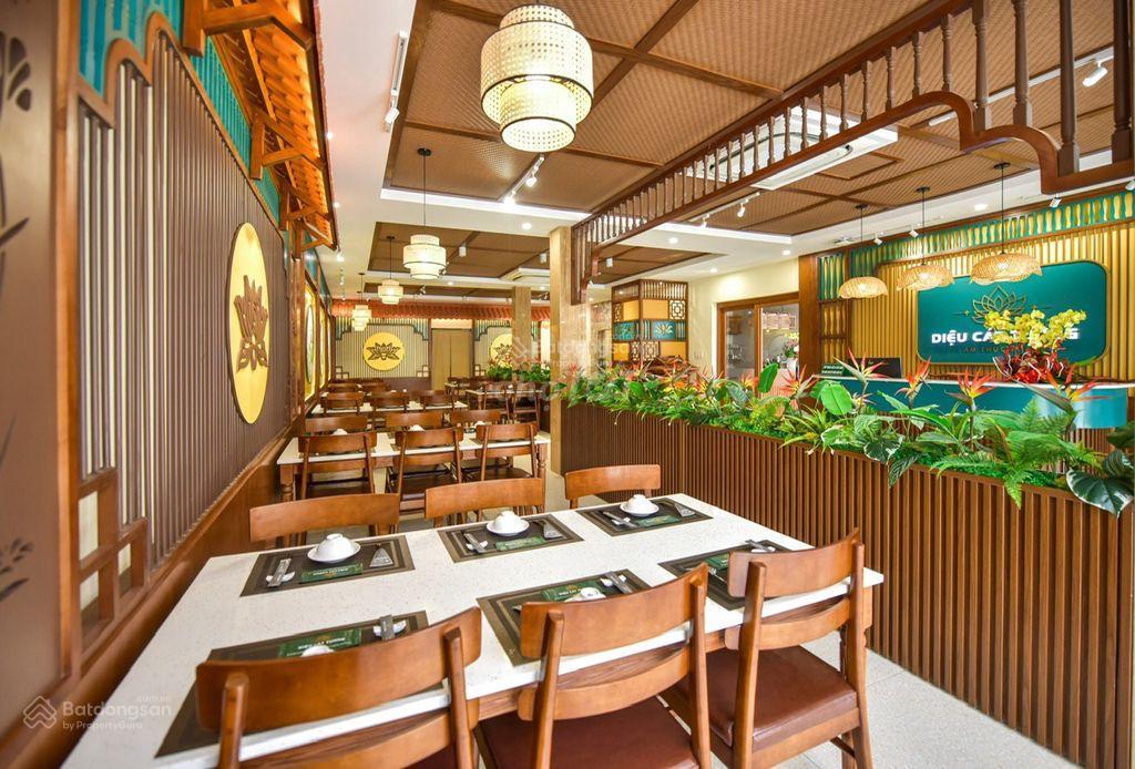 Bán nhà mặt tiền võ thị sáu p.8 q.3 18 x 28m giá 370 tỷ tl