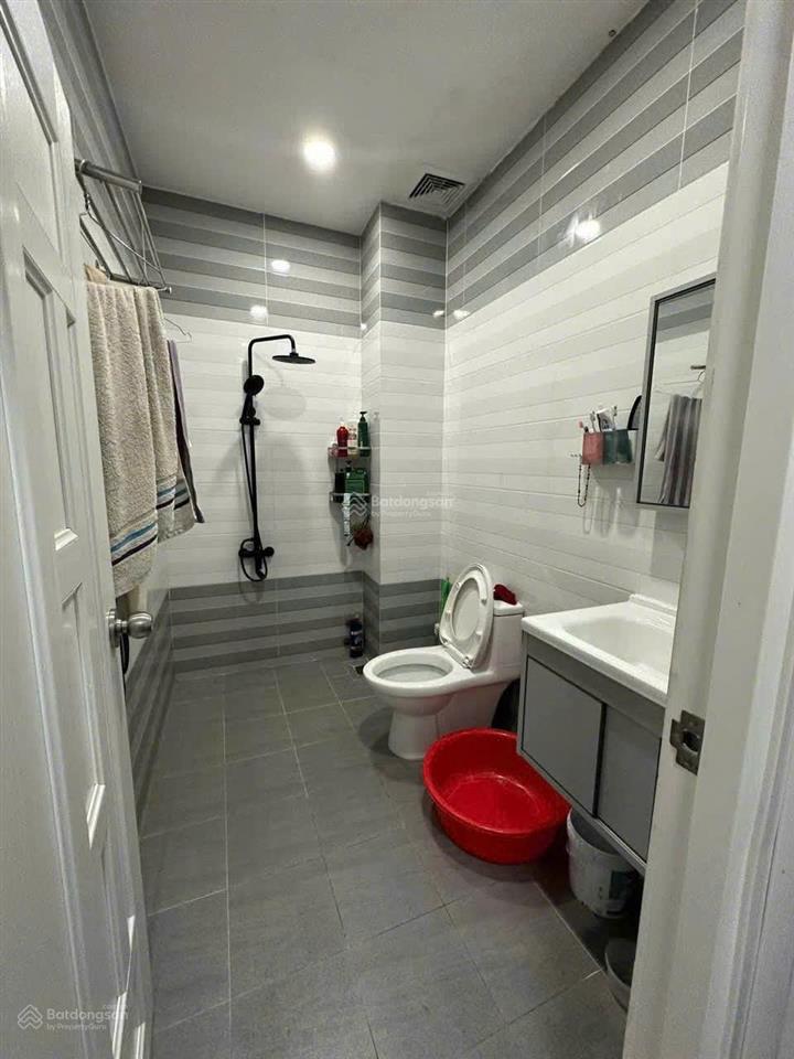 Bán nhà mới hẻm 4m tô hiên thành, p15, quận 10 dt 4 x 19m 4 tầng 12 tỷ 800 tl
