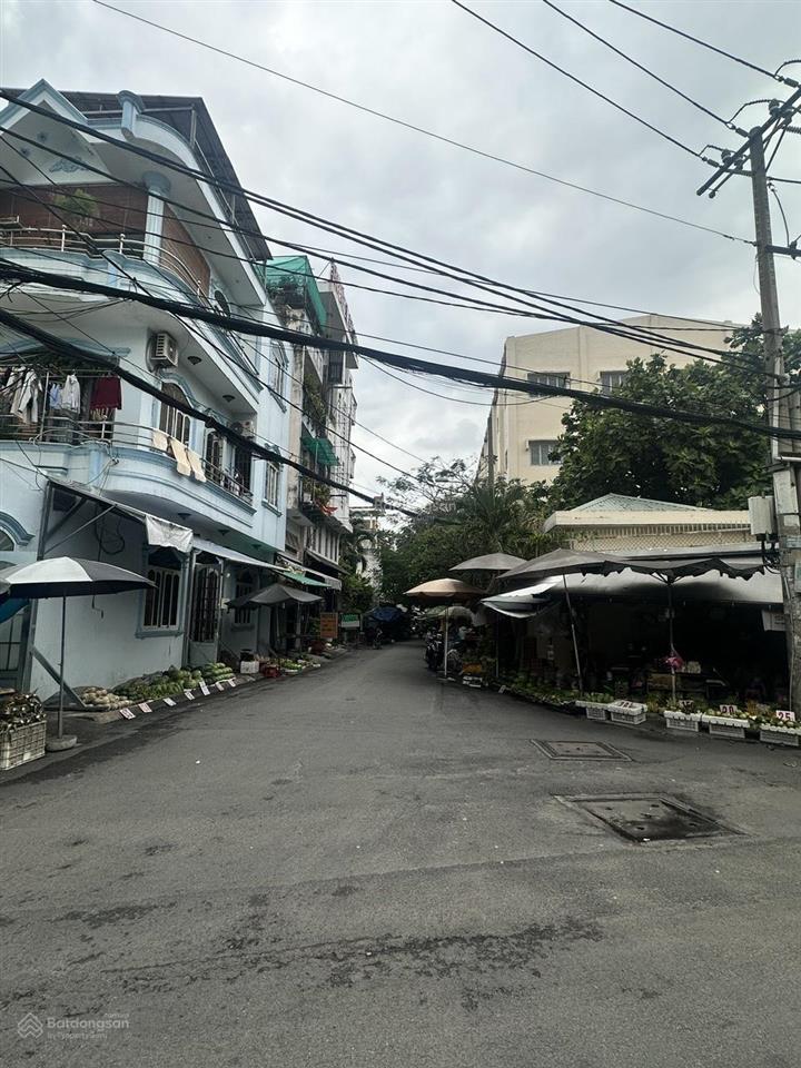 Nhà 4 tầng mt chợ đỗ nhuận, tân phú. 4 x 18,3m giá 9,3 tỷ