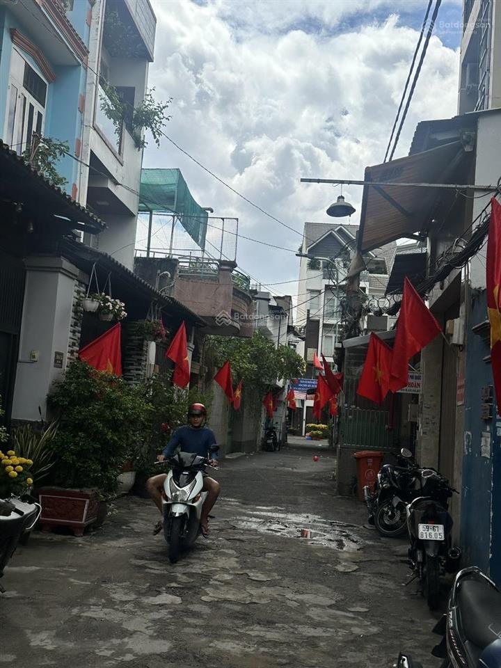 Nhà 4 tầng mt chợ đỗ nhuận, tân phú. 4 x 18,3m giá 9,3 tỷ
