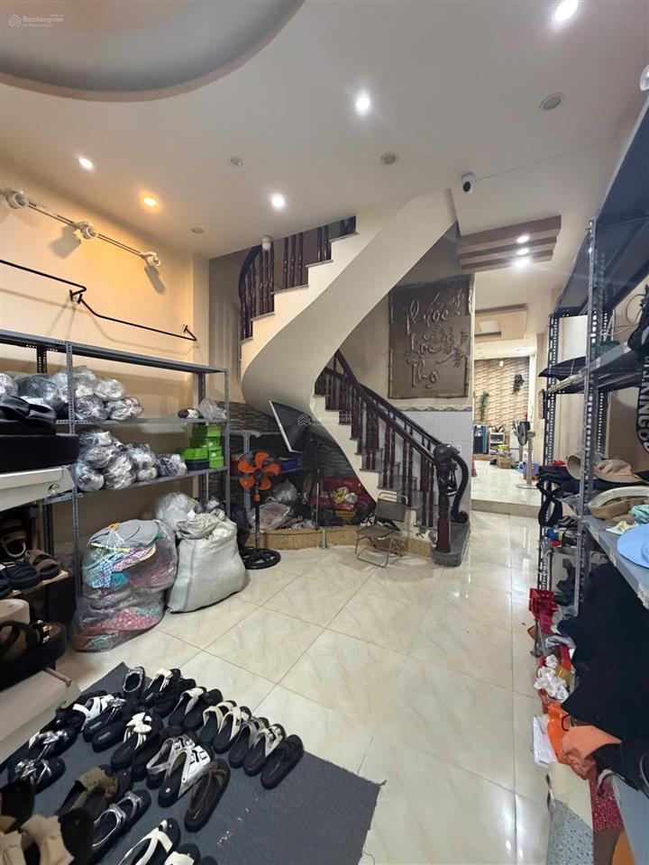 Nhà 4 tầng mt chợ đỗ nhuận, tân phú. 4 x 18,3m giá 9,3 tỷ