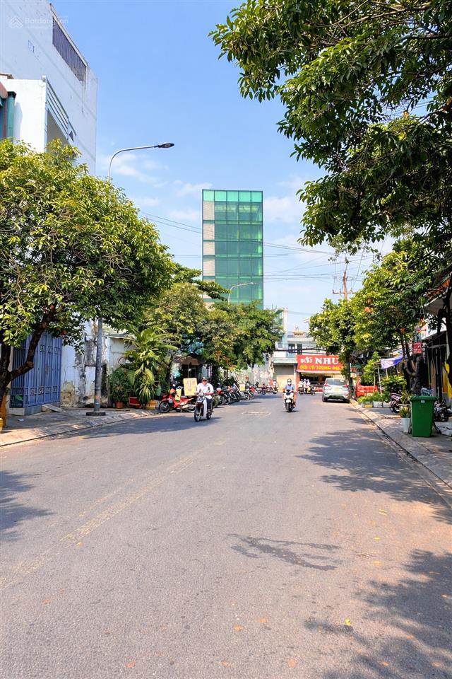 24,5 tỷ . nhà 4 tầng góc 3 mặt tiền trần quang cơ, q. tân phú 8.1 x 20m = 24,5 tỷ .tl