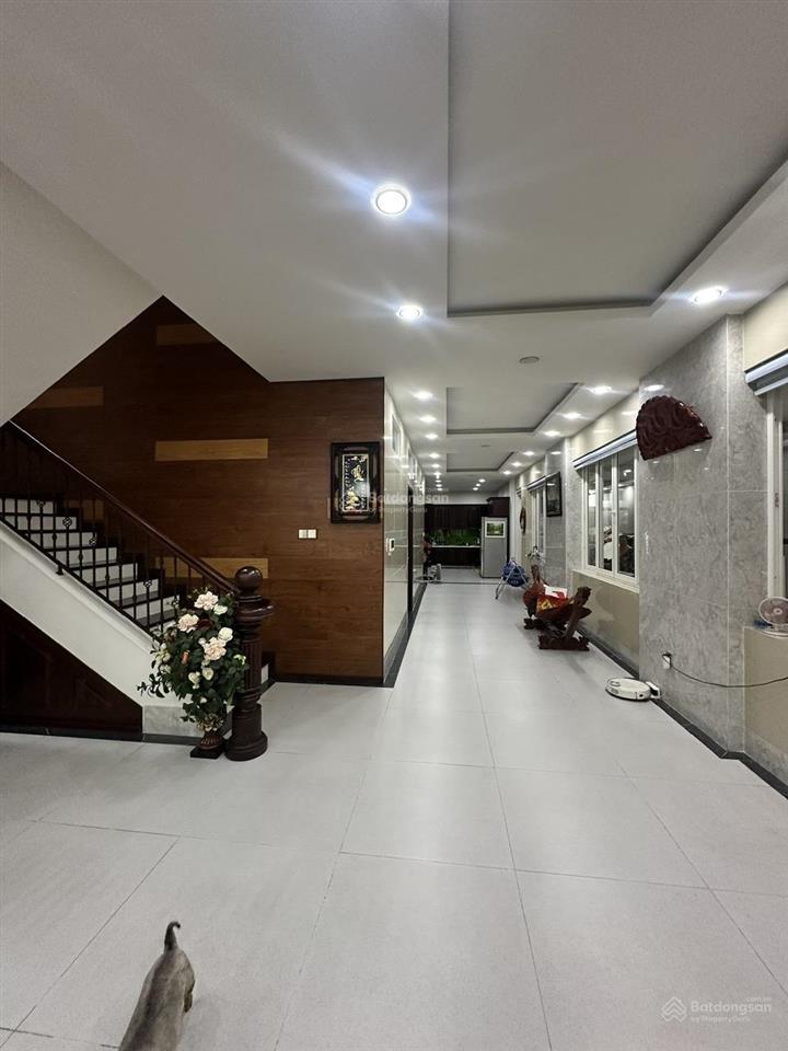 Cho thuê nhà 4 tầng nguyên căn cao cấp  gần ngã 3 mỹ hạnh, 12m x 45m giá 110 triệu/tháng