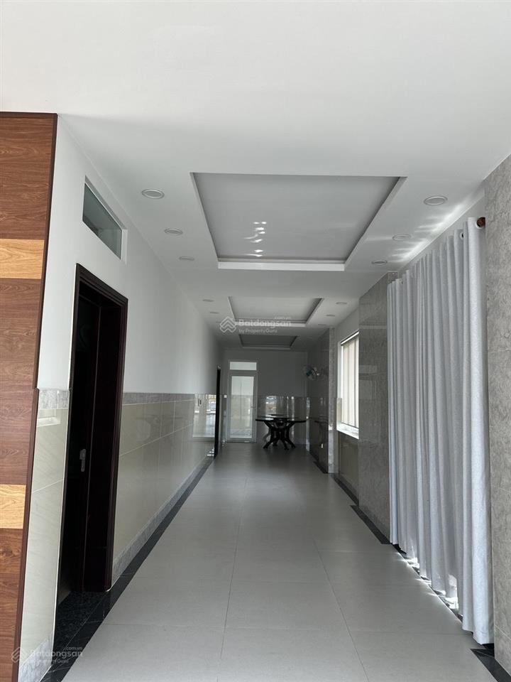 Cho thuê nhà 4 tầng nguyên căn cao cấp  gần ngã 3 mỹ hạnh, 12m x 45m giá 110 triệu/tháng