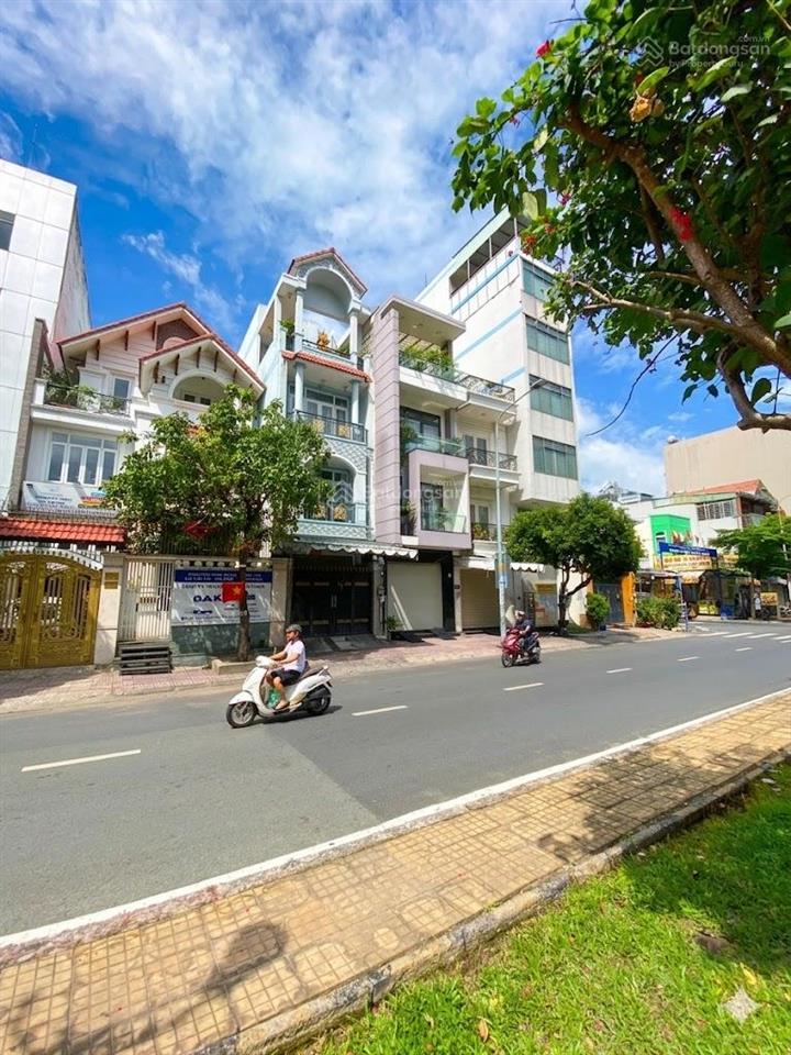 30 tỷ giảm còn 28,5 tỷ . nhà 3 tầng mặt tiền hiền vương , q. tân phú .
