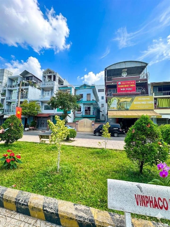 30 tỷ giảm còn 28,5 tỷ . nhà 3 tầng mặt tiền hiền vương , q. tân phú .