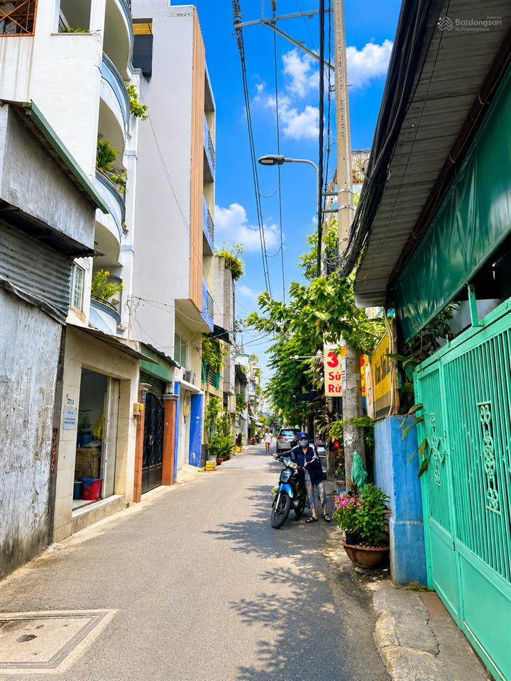 Giảm còn 11 tỷ , nhà 2 lầu sát mt trường chinh  hoàng hoa thám q, tân bình