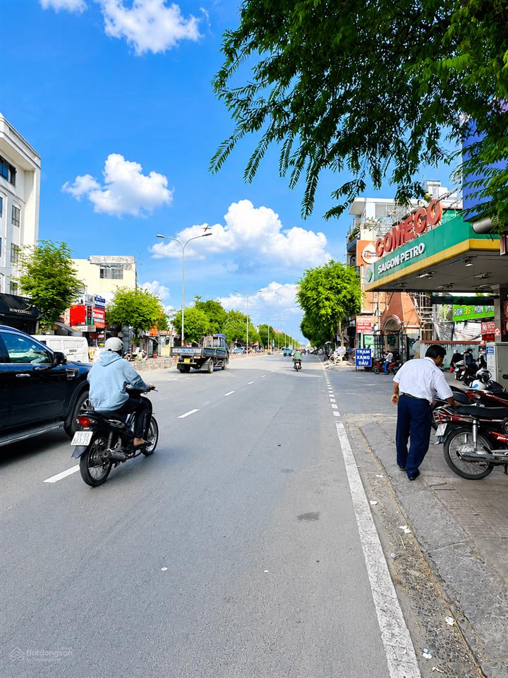 Chỉ 8 tỷ. nhà 2 tầng mặt tiền kd lê trọng tấn  gần aeon tân phú.