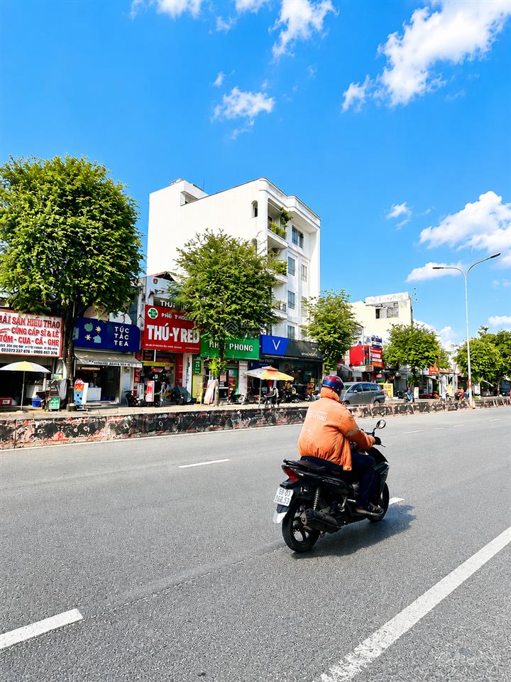 Chỉ 8 tỷ. nhà 2 tầng mặt tiền kd lê trọng tấn  gần aeon tân phú.
