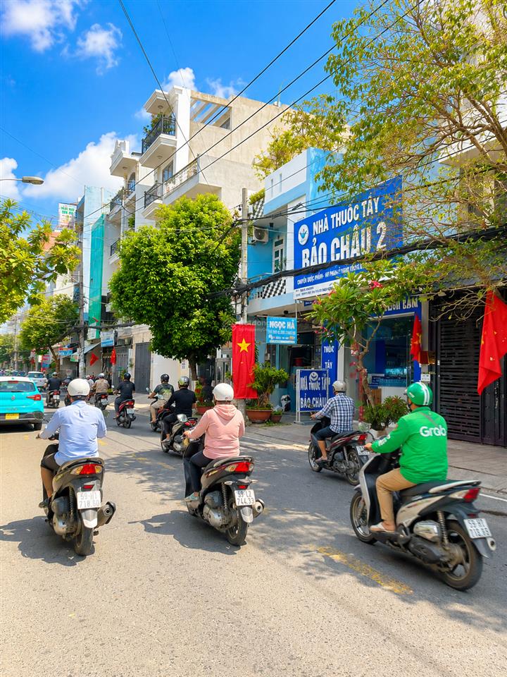 Mặt tiền tân hương, tân phú  ngang 5,5m cn 123 m2 khu kinh doanh sầm uất