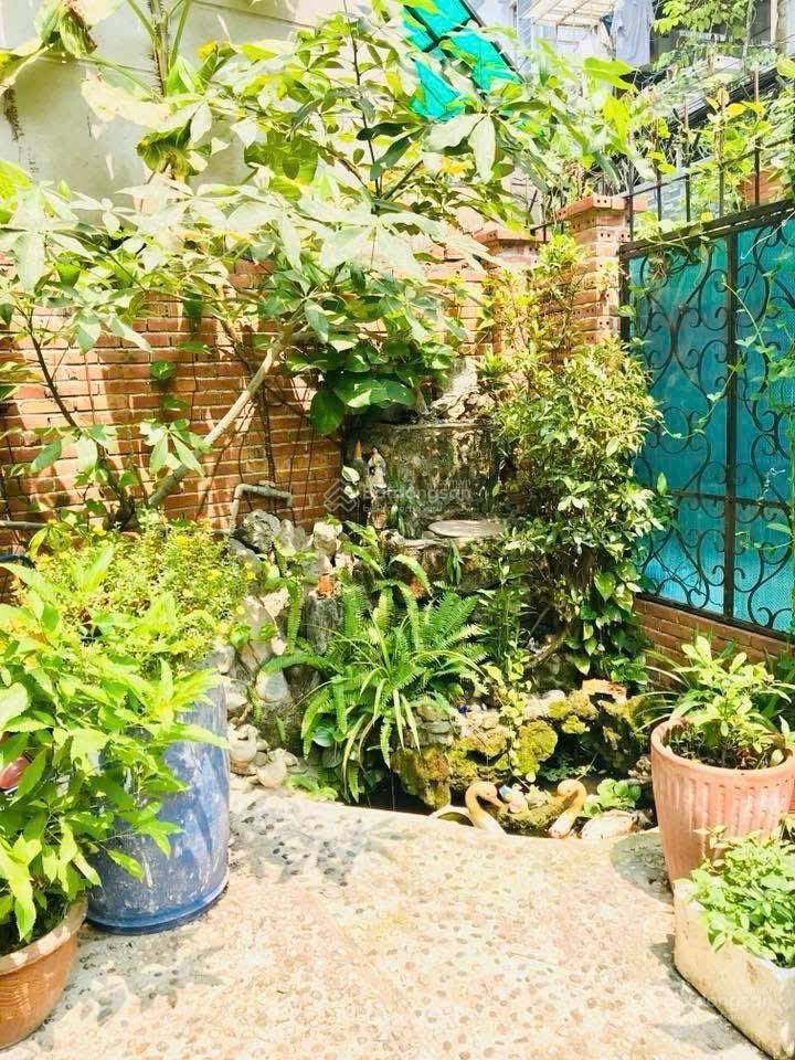 13,3 tỷ giảm còn 11 tỷ. nhà 3 tầng sân vườn kiểu pháp 140 m2. hồ đắc di trường chinh.