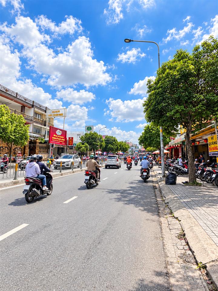 21 tỷ còn 19,2 tỷ. nhà 4 tầng mặt tiền nguyễn sơn, tân phú.