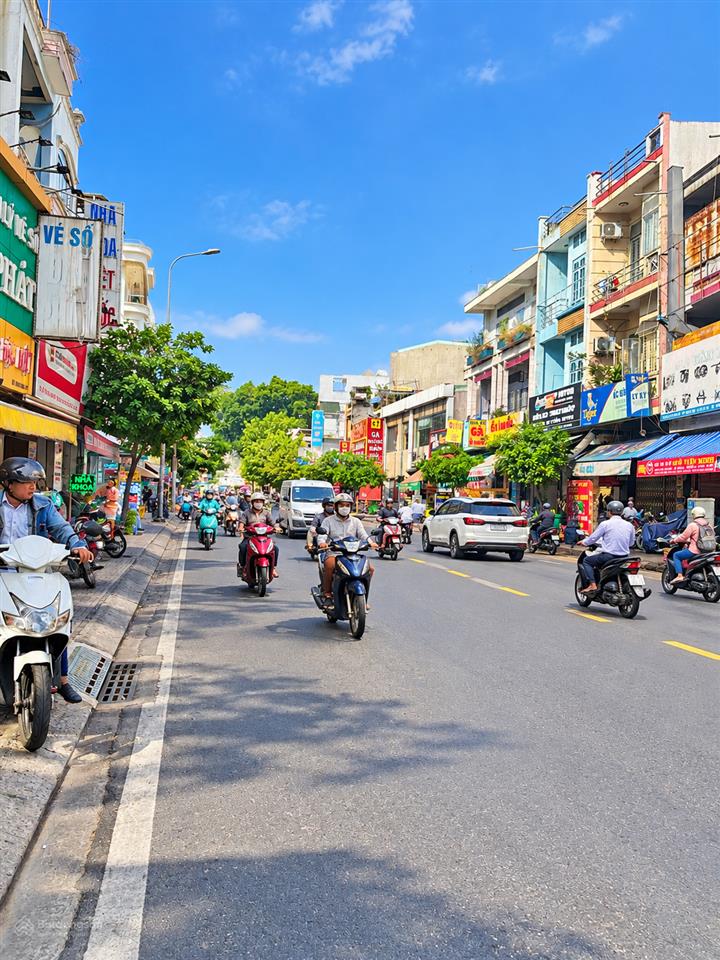 9,5 tỷ giảm còn 8,7 tỷ. có ngay nhà 4 tầng mtkd tân sơn nhì, tân phú.