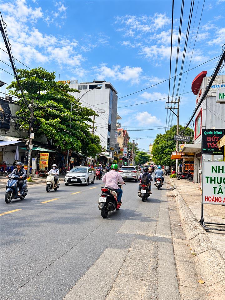 43 tỷ giảm còn 30,5 tỷ nhà 6 tầng mặt tiền dương đức hiền, tân phú. 7,6 x 19,6m