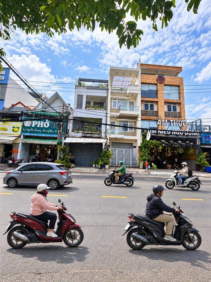 43 tỷ giảm còn 30,5 tỷ nhà 6 tầng mặt tiền dương đức hiền, tân phú. 7,6 x 19,6m