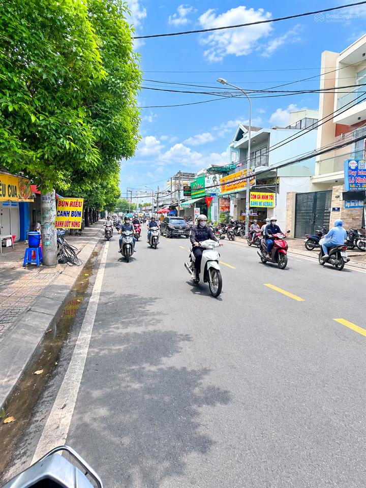 15 tỷ giảm còn 13,7 tỷ. nhà 4 tầng mt nguyễn hữu tiến, tân phú 5,5 x 21,6m
