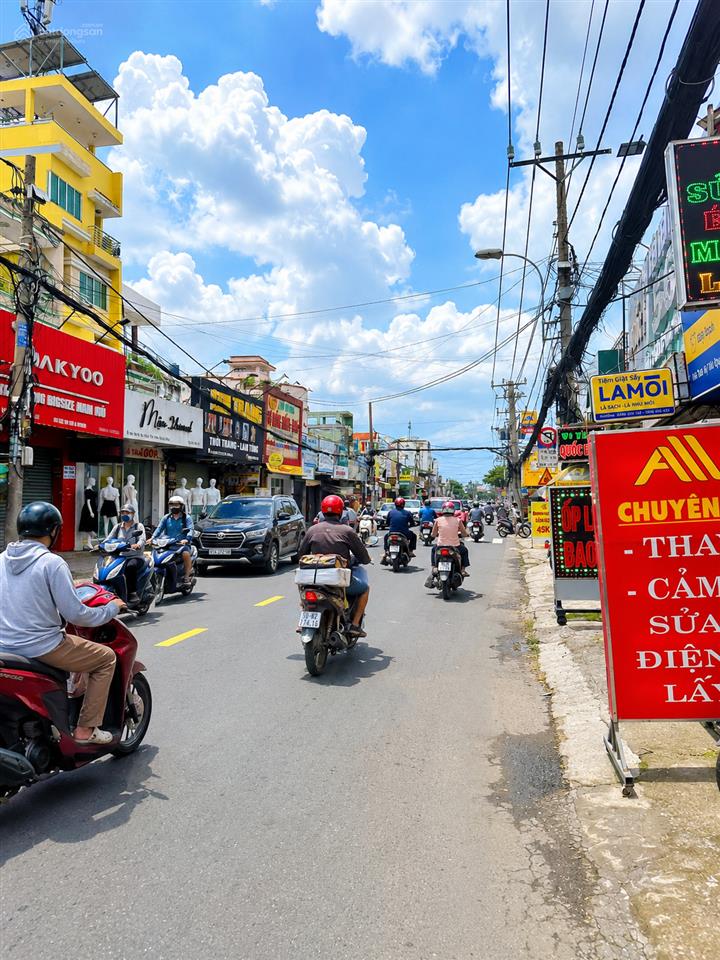 15 tỷ giảm còn 13,7 tỷ. nhà 4 tầng mt nguyễn hữu tiến, tân phú 5,5 x 21,6m