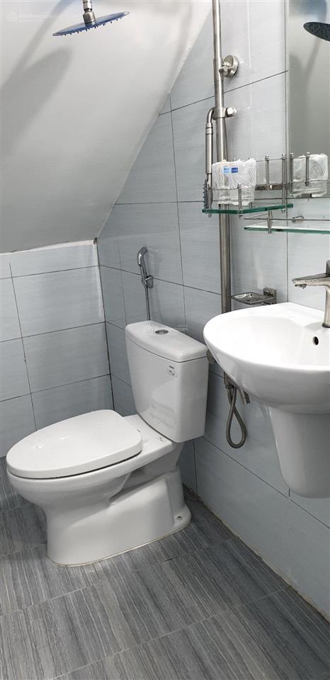 Cho thuê nhà nguyên căn hẻm nguyễn trãi q1, gần cv 23/9. 16 triệu/tháng